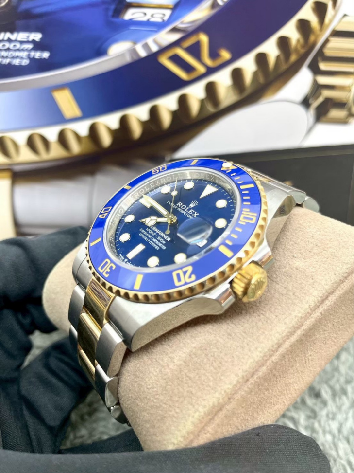 Submariner Date Blue Dial 2t Yellow Gold 41mm thumbnail 3