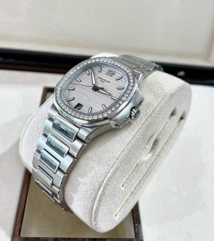 USED Patek Philippe Nautilus 7018/1A White Dial - Image 3