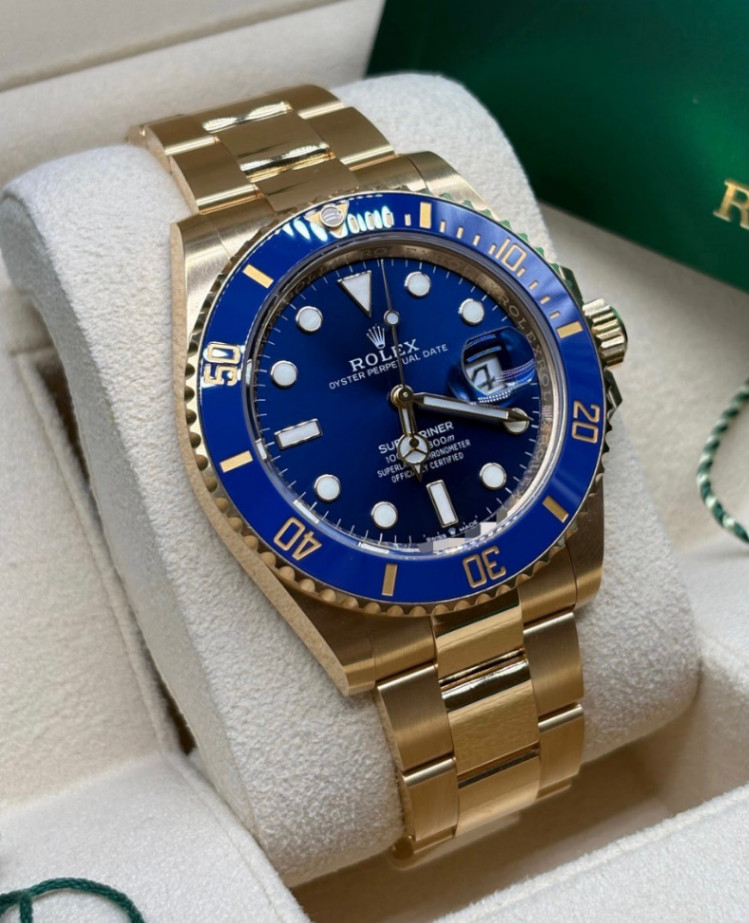 Used Submariner Date Blue Dial Full Yellow Gold 41mm - Image 3