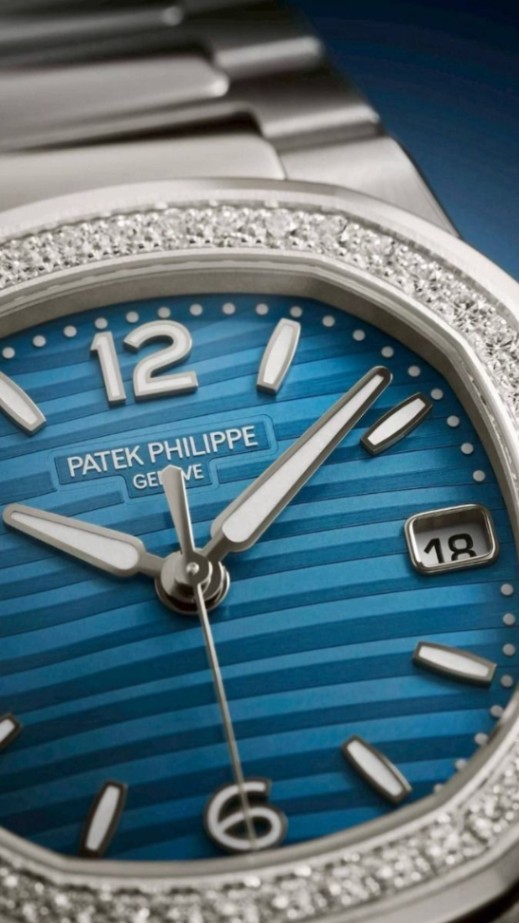 PATEK PHILIPPE Nautilus Blue Dial 7010/1G 32mm thumbnail 5