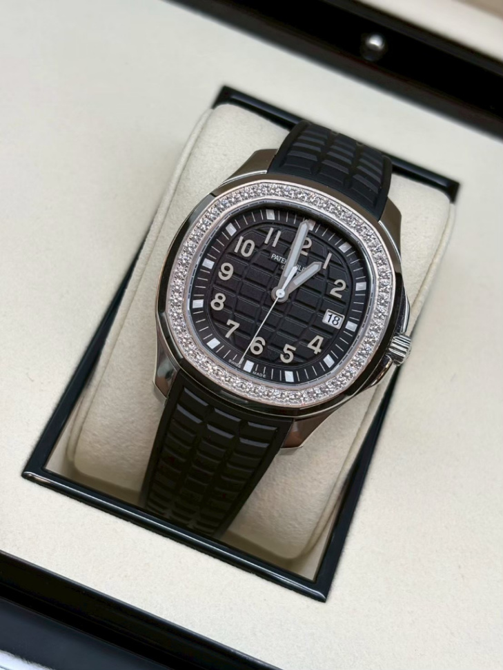 Patek Philippe Aquanaut 5267/200A Black - Image 2