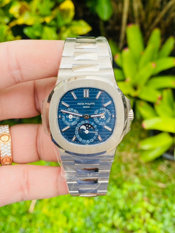 PATEK PHILIPPE NAUTILUS 5740/1G thumbnail 1
