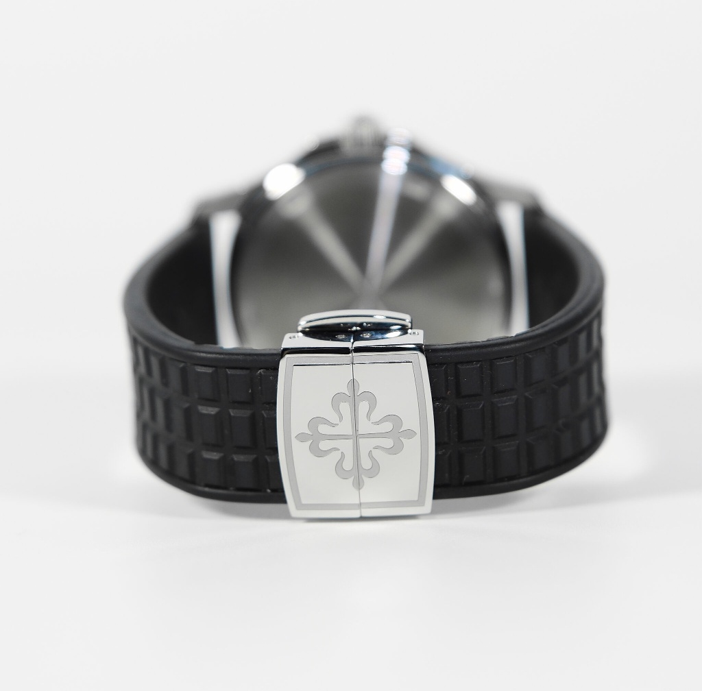 Patek Philippe Aquanaut 5067A-001 Black dial Diamond Bezel Black Rubber Strap 2015 35.6 mm. - Image 9