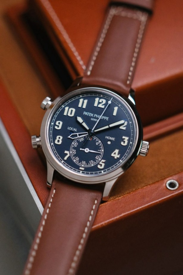 Patek Philippe Calatrava Pilot Travel Time 5524G-001 thumbnail 2