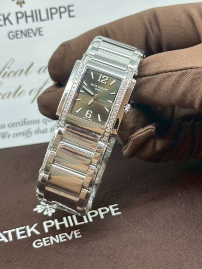PATEK PHILIPPE Twenty~4 4910/1200A Green Dial