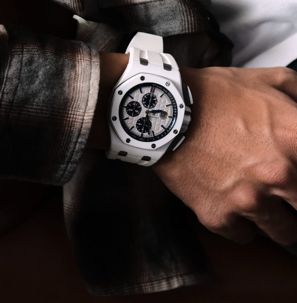 Audemars PiguetRoyal Oak Offshore 26402CB.OO.A010CA.01 White Dial White Rubber Strap 2014 - Image 2
