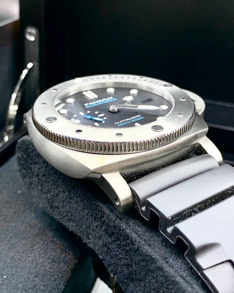 Panerai Submersible PAM02305 thumbnail 4