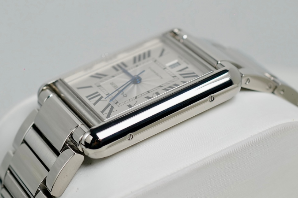 Cartier Tank Must XL Model 2022 - Image 4