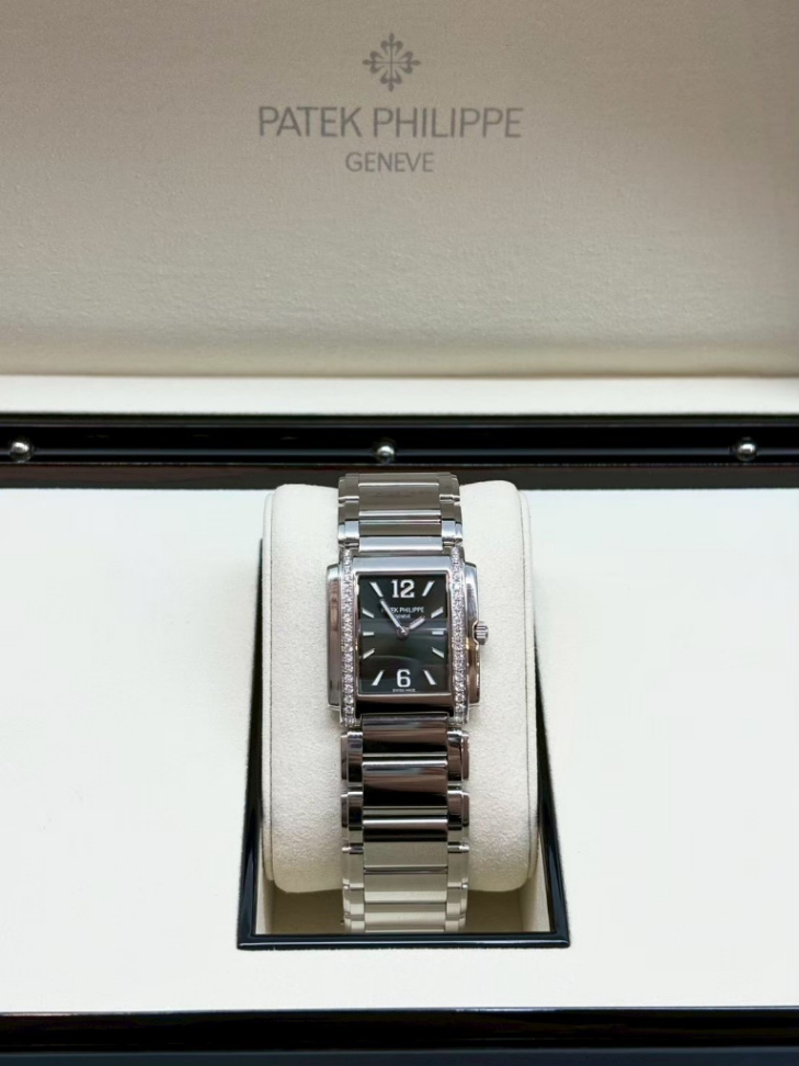 Patek Philippe Twenty Four 4910/1200A Green Dial - Image 1