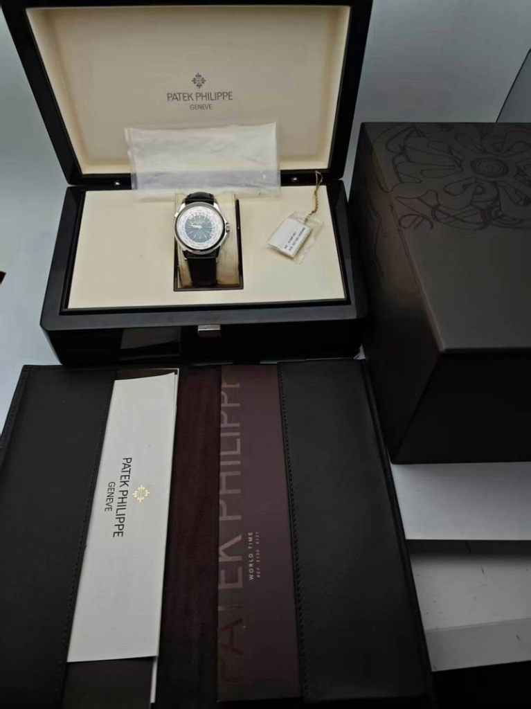 Patek Philippe World Time 5130P thumbnail 2