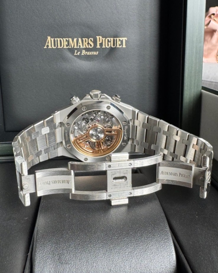 Audemars Piguet Royal Oak Chronograph thumbnail 4