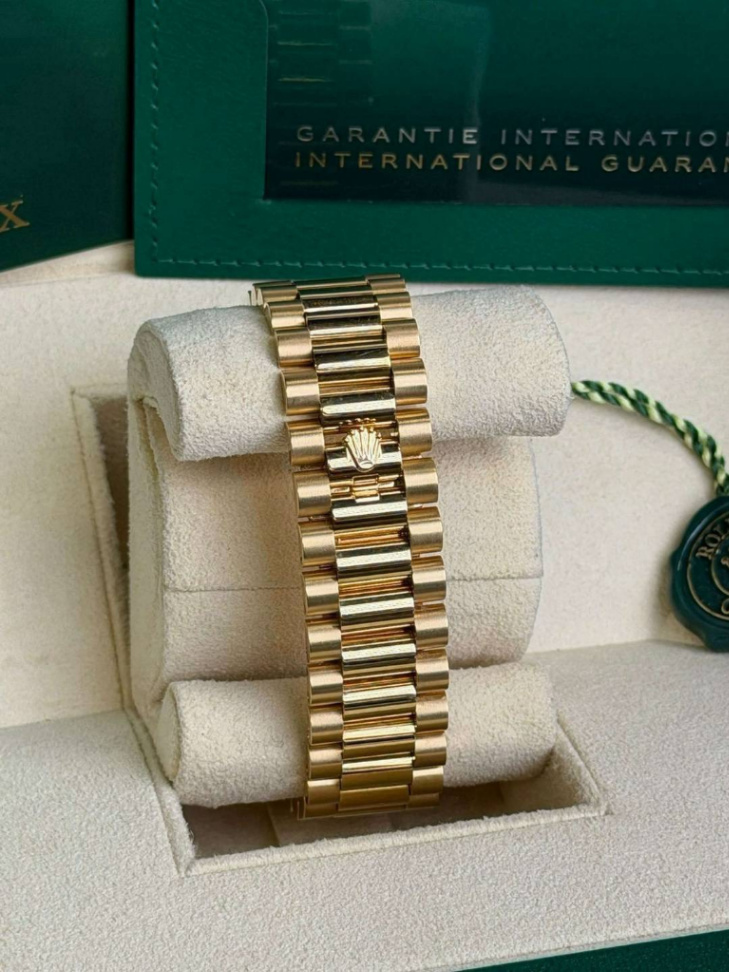 Day-Date Green Roman Dial Full Yellow Gold 40mm thumbnail 5