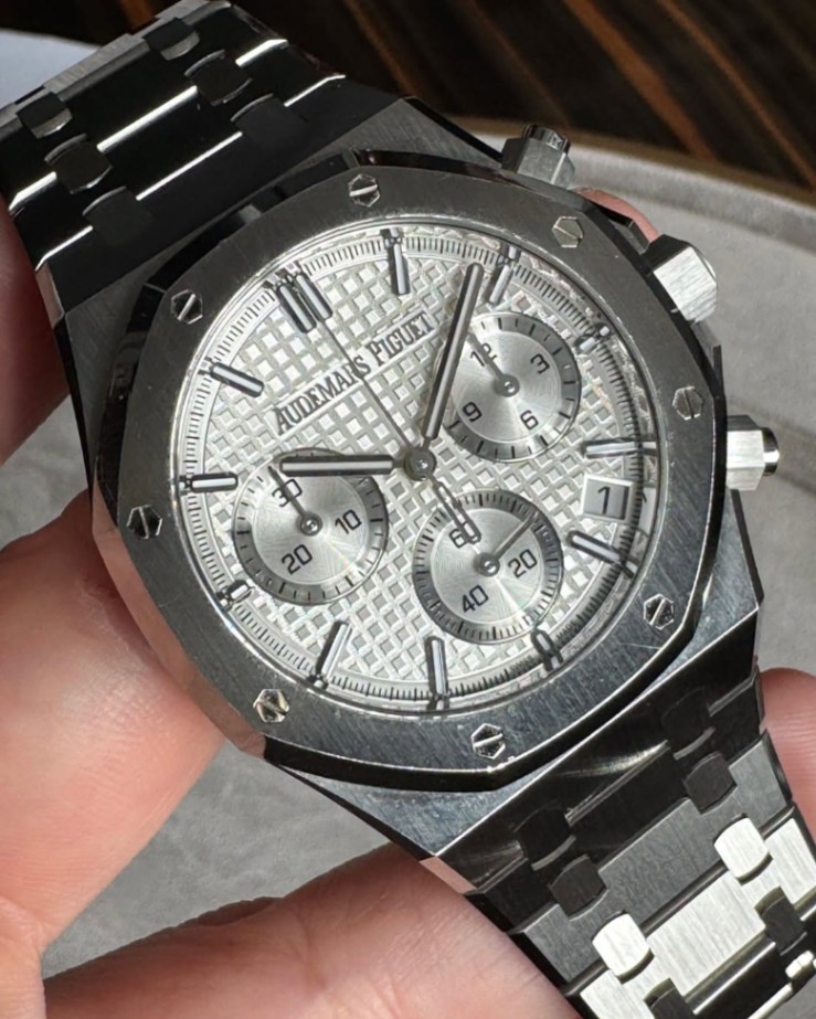 Audemars Piguet Royal Oak Chronograph thumbnail 5