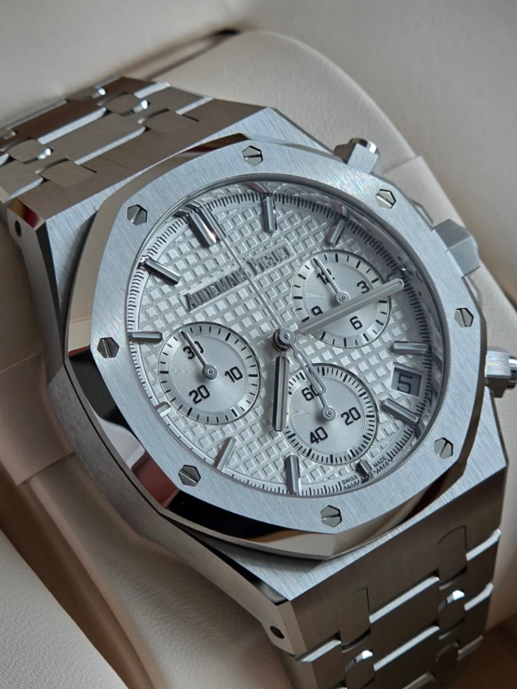 AP Royal Oak 26240ST Silver Dial 41mm - Image 4