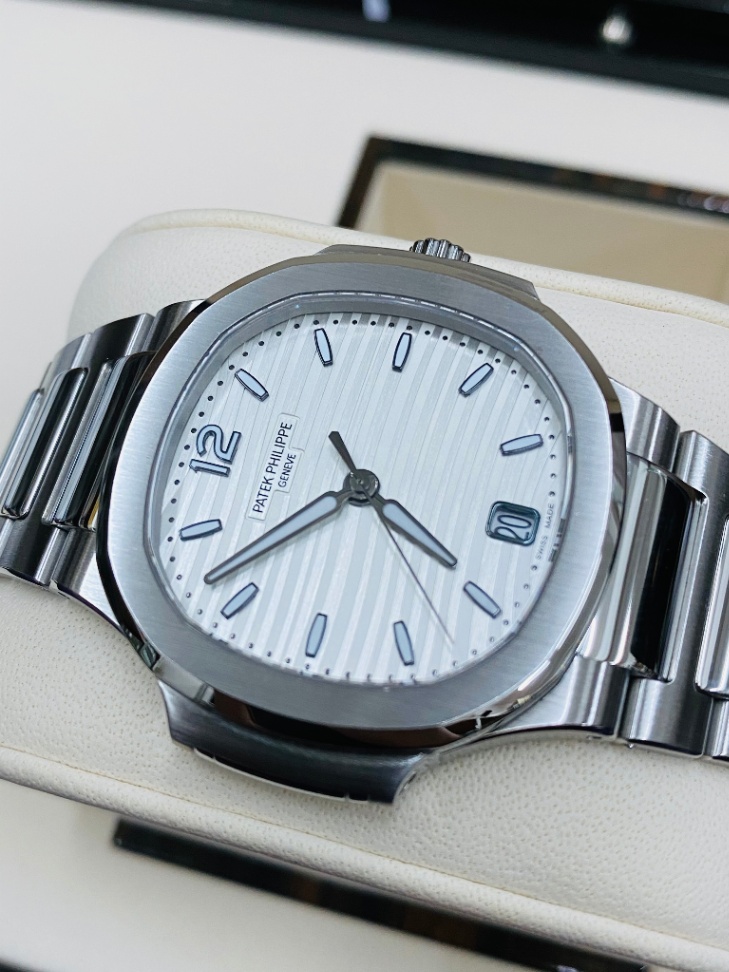 PATEK PHILIPPE Nautilus 7118/1A-010
