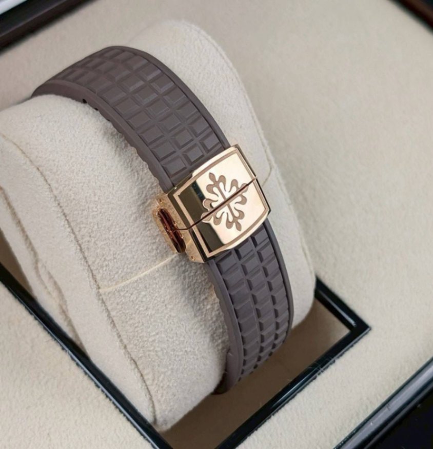 PATEK PHILIPPE Aquanaut Rose Gold Diamond 5268/200R-001 thumbnail 4