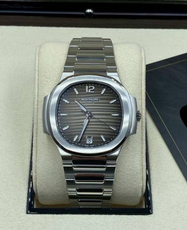 Patek Philippe Nautilus 7118/1A Grey Dial