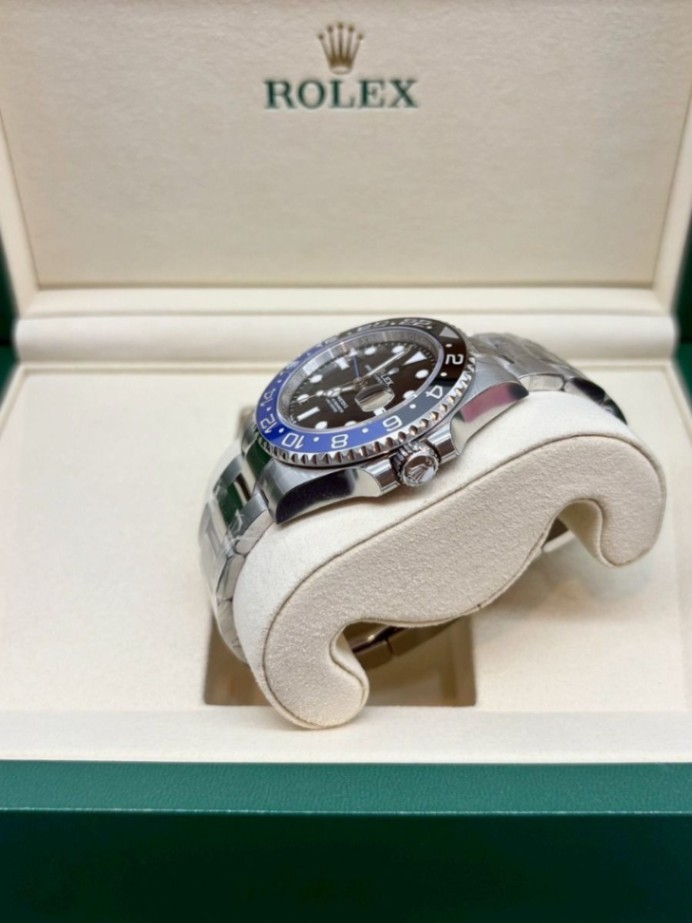 ROLEX GMT-Master II Batman Oyster 126710BLNR 5/2026 - Image 3