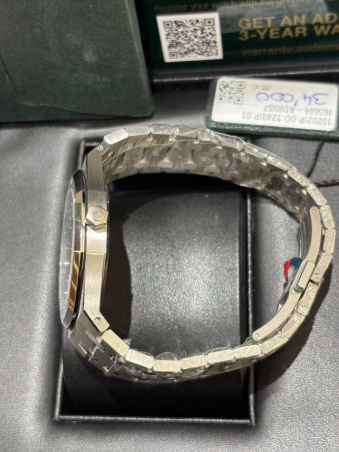 Audemars Piguet Royal Oak Extra-Thin Jumbo 15202IP thumbnail 2