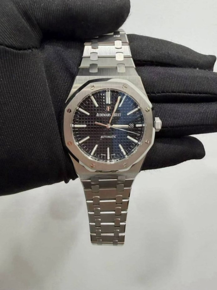 Audemars Piguet Royal Oak 15400ST