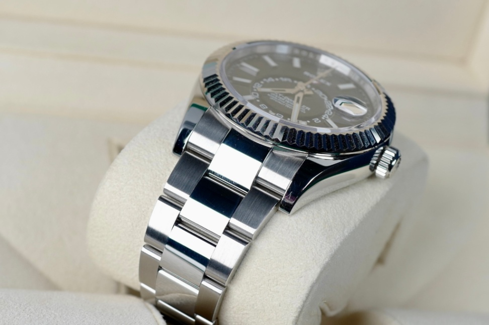 ROLEX Sky-Dweller 326934 Black Dial 42mm thumbnail 5
