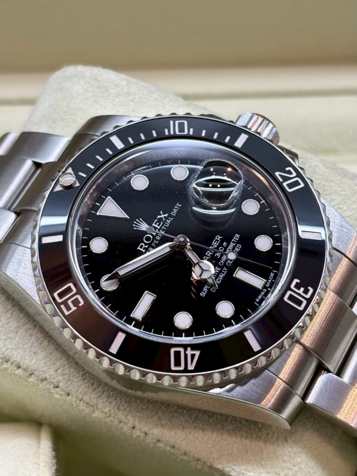 Used Submariner Date Black Dial 40mm - Image 2
