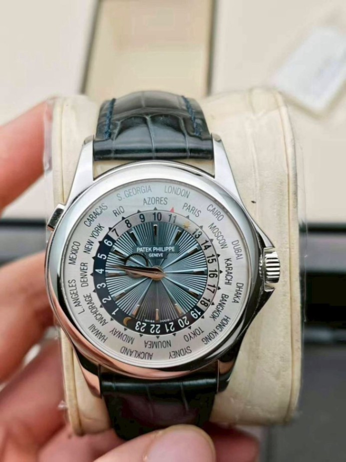 Patek Philippe World Time 5130P thumbnail 1