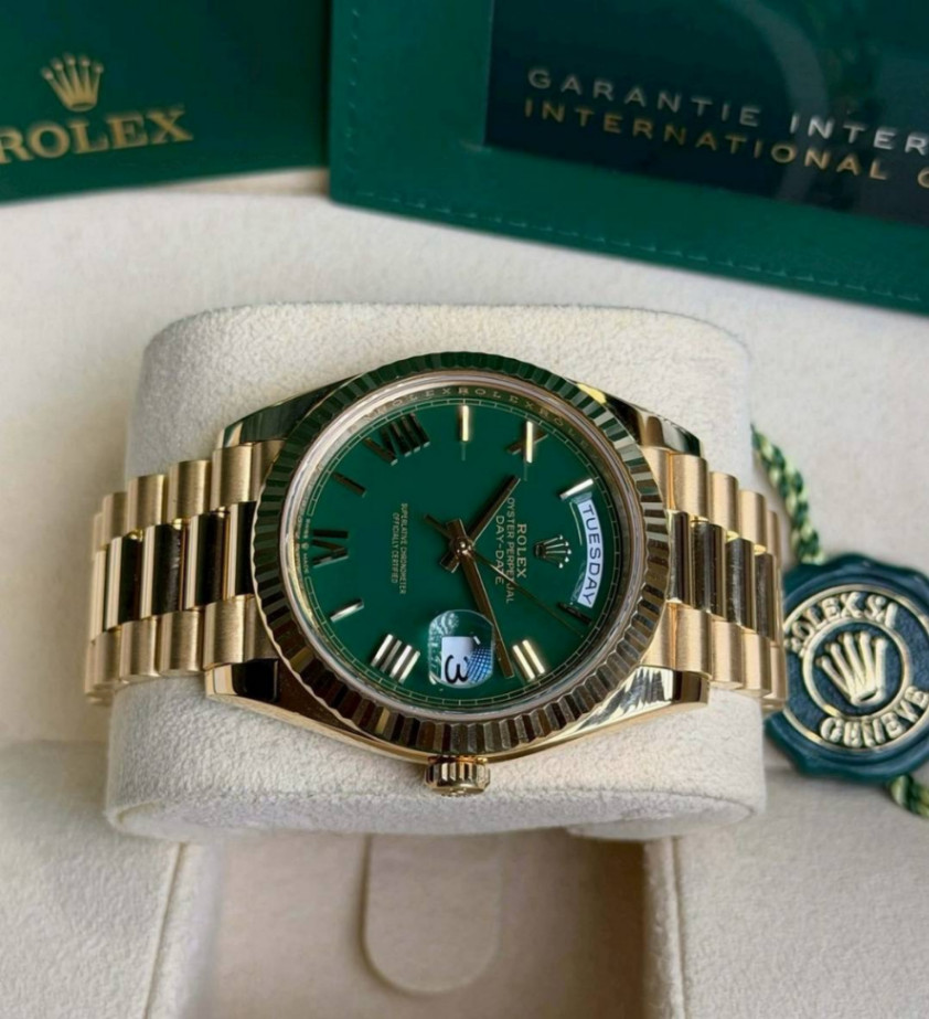 Day-Date Green Roman Dial Full Yellow Gold 40mm thumbnail 2