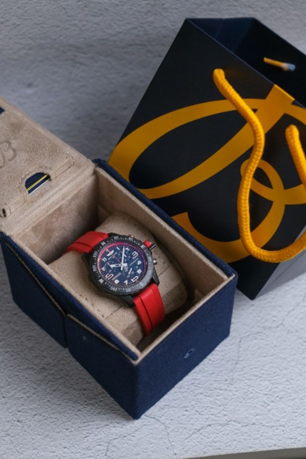 BREITLING ENDURANCE PRO 38 mm Air Asia Edition - Image 5