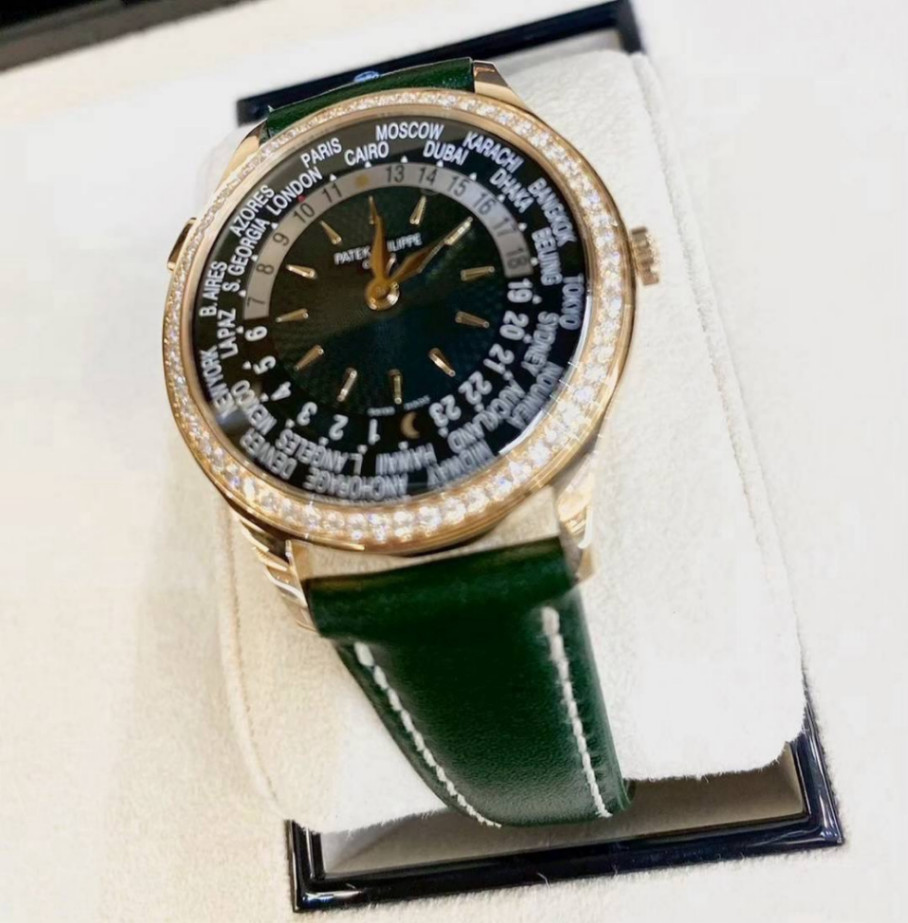 Patek Philippe World Time 7130R-014 Green - Image 2
