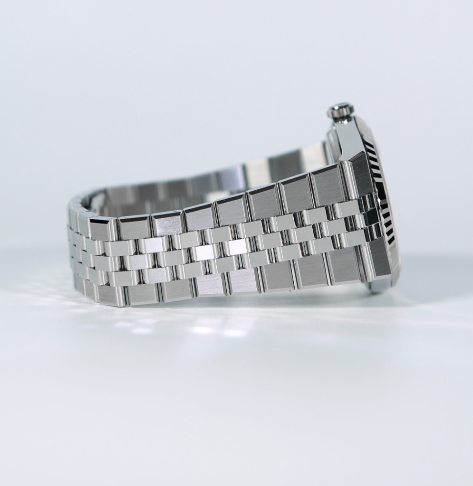 Rolex New Land-Dweller 127334 White Honeycomb Dial Flat Jubilee 2026 40mm. thumbnail 7