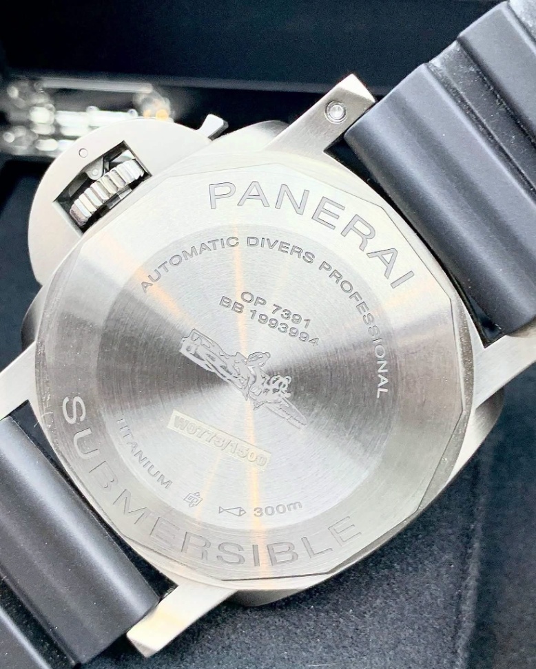 Panerai Submersible PAM02305 thumbnail 6