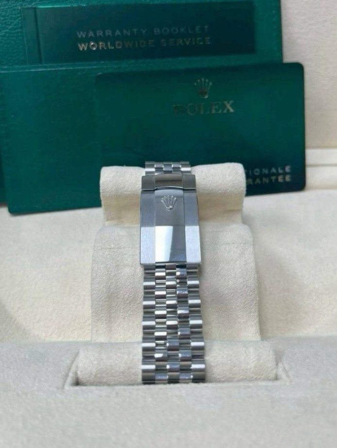 ROLEX Datejust 41 Black Dial 126334 4/2026 - Image 4