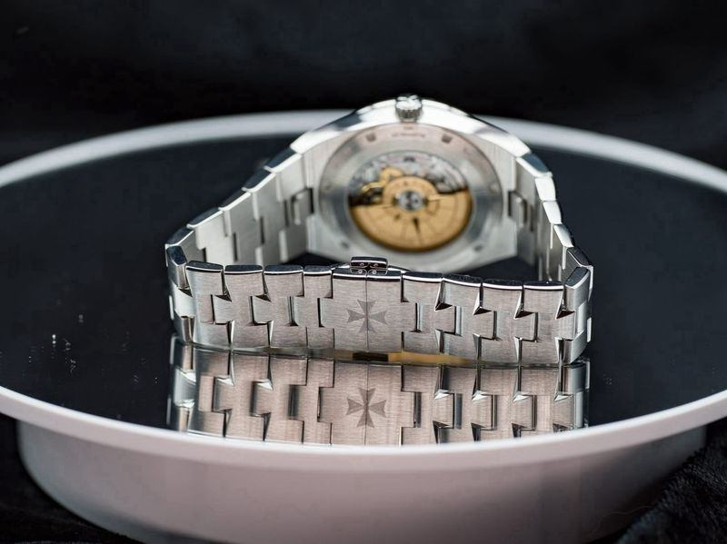Vacheron Constantin Overseas Moon Phase Retrograde Date 4000V/210A-B911 thumbnail 3