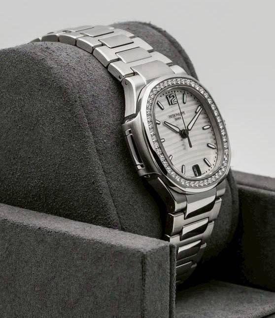 PATEK PHILIPPE Nautilus White Dial 7018/1A  thumbnail 4
