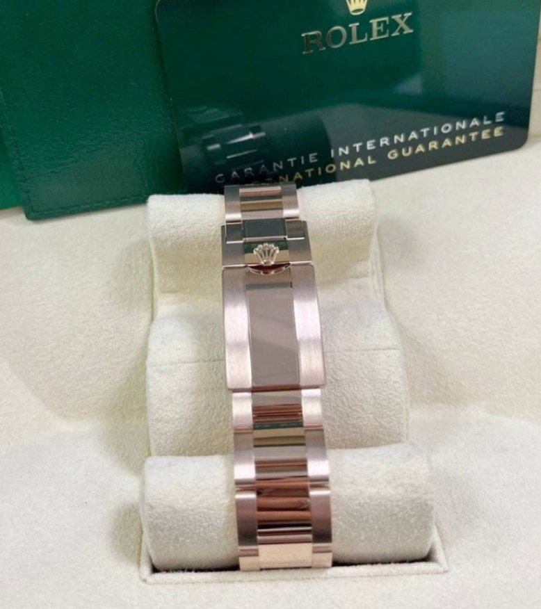 Rolex Daytona Black Diamond Full Rose Gold 40mm thumbnail 5