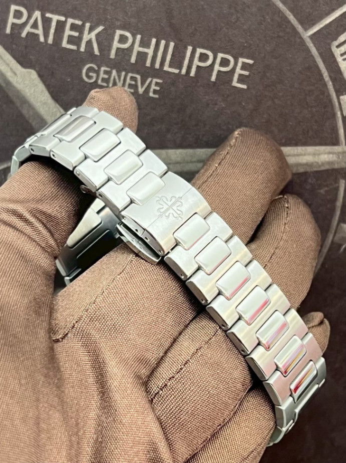 Patek Philippe Nautilus 7118/1A Grey Dial - Image 5