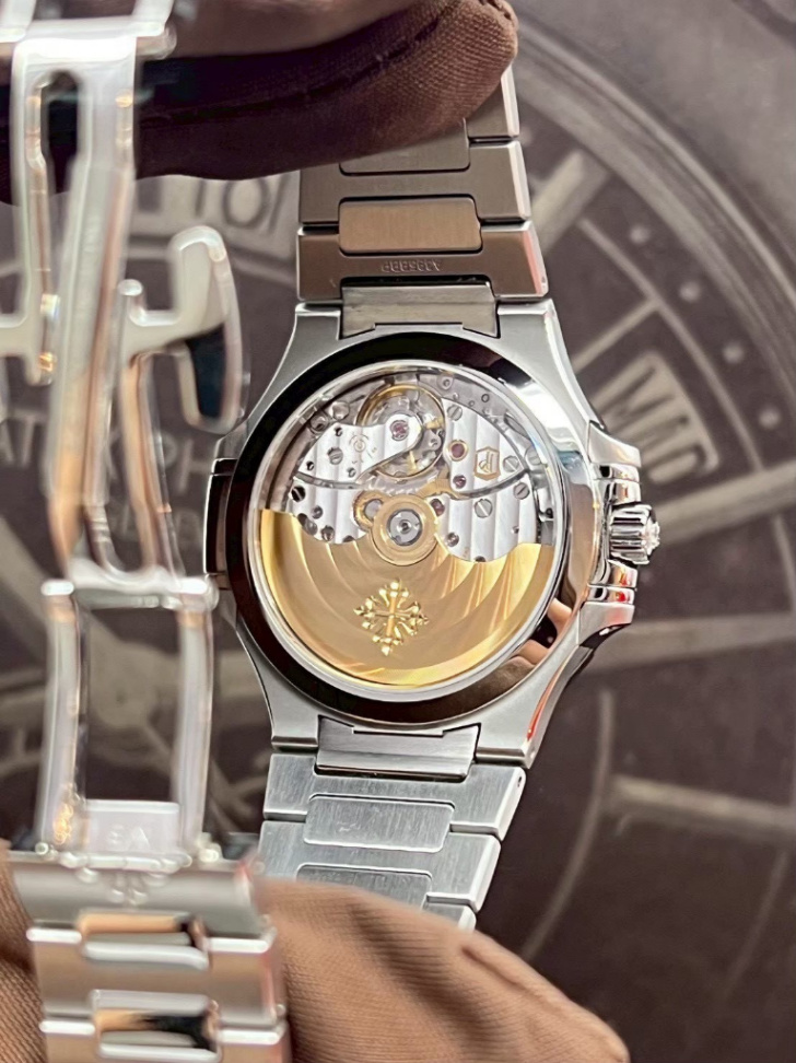 Patek Philippe Nautilus 7118/1A Grey Dial - Image 5