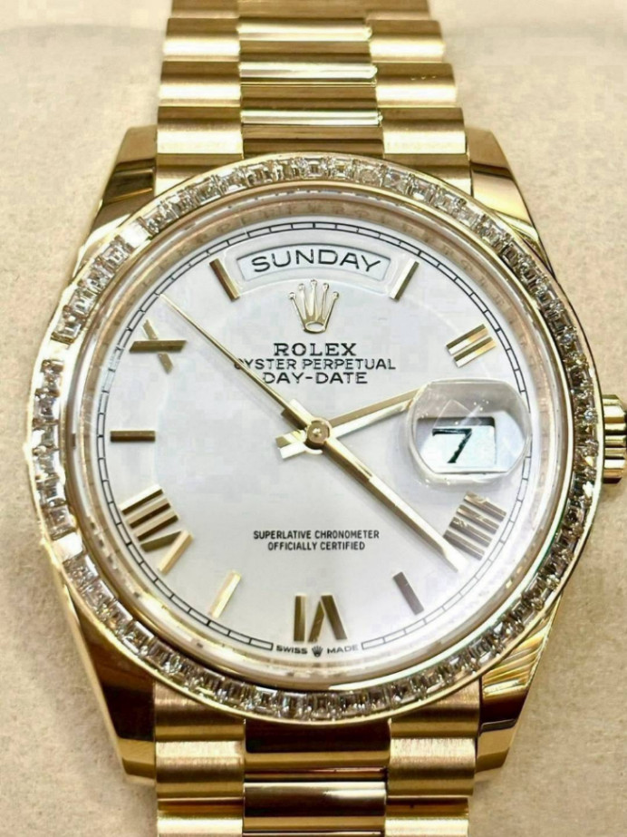 Day-Date White Roman Dial Full Yellow Gold 36mm thumbnail 2