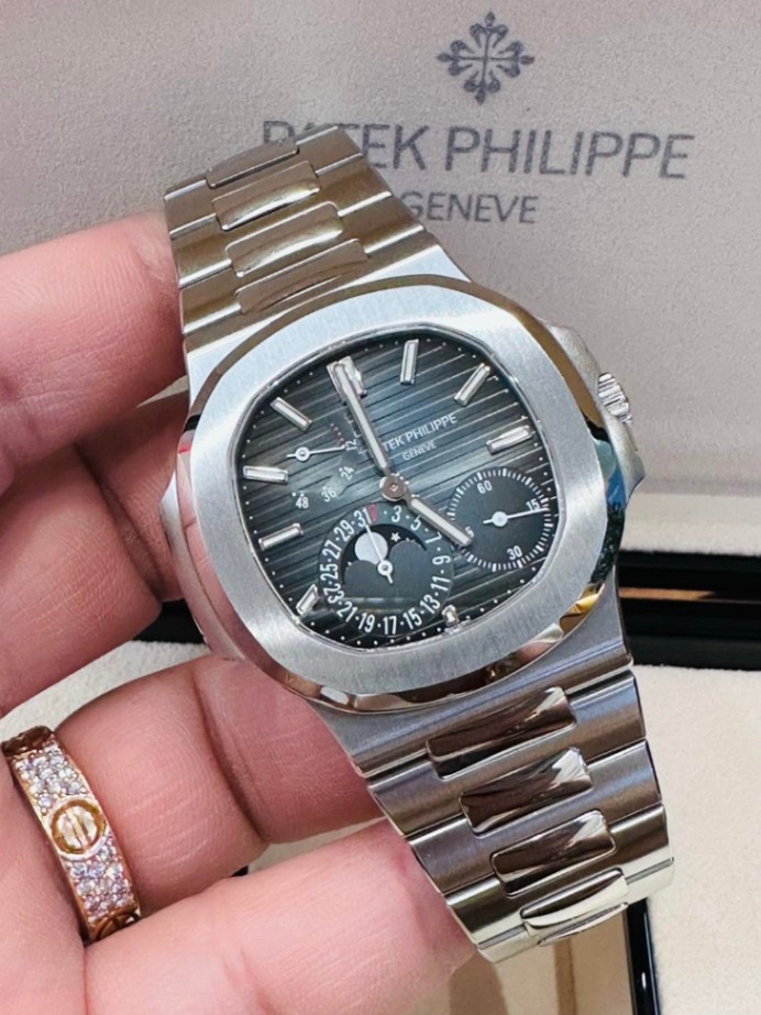 PATEK PHILIPPE NAUTILUS 5712/1A