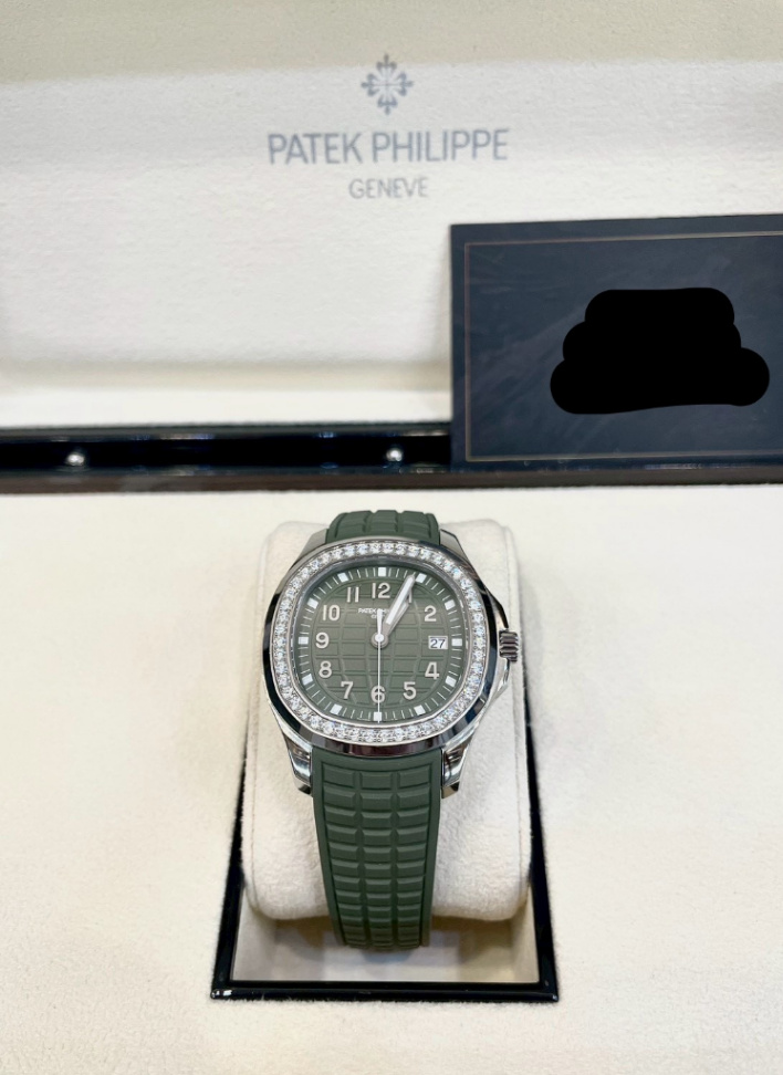 Patek Philippe Aquanaut 5267/200A Green - Image 1