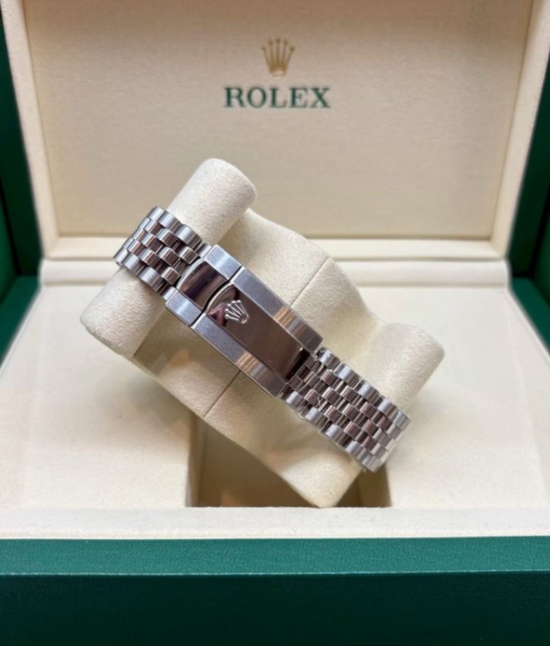 ROLEX Datejust Mint Green Dial Jubilee 126300 2/2026 - Image 5