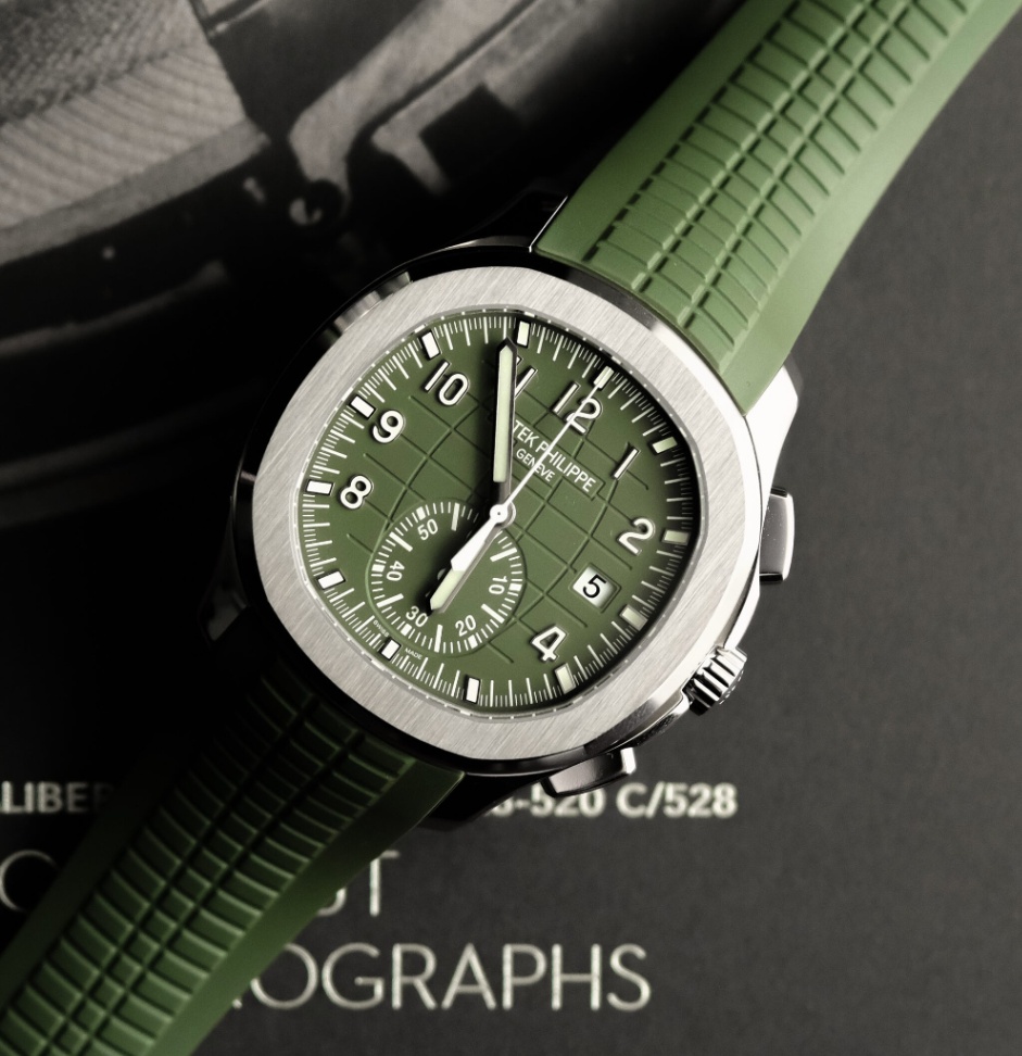 Patek Philippe New Aquanaut 5968G-010 Green Dial Green Rubber Strap 2026 42mm. thumbnail 3