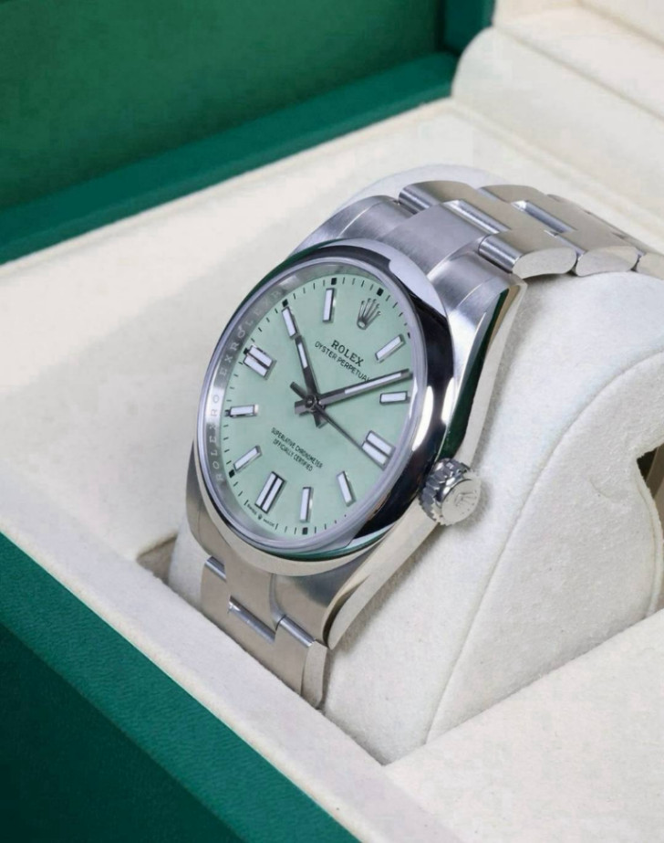 Oyster Perpetual Pistachio Dial 41mm - Image 3