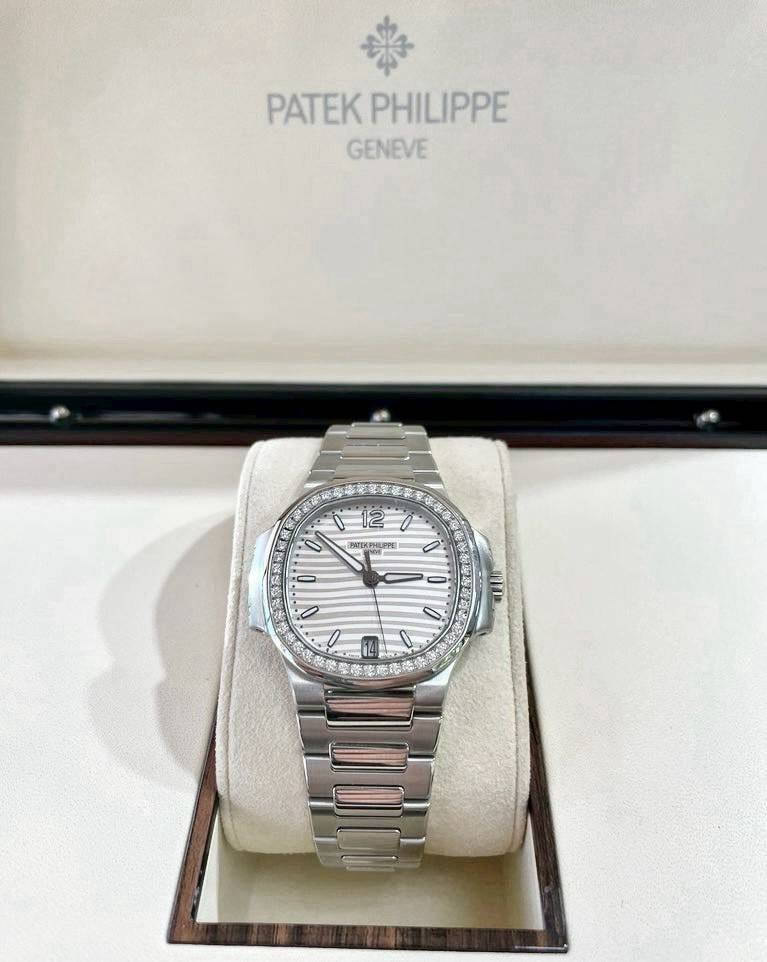 USED Patek Philippe Nautilus 7018/1A White Dial - Image 1