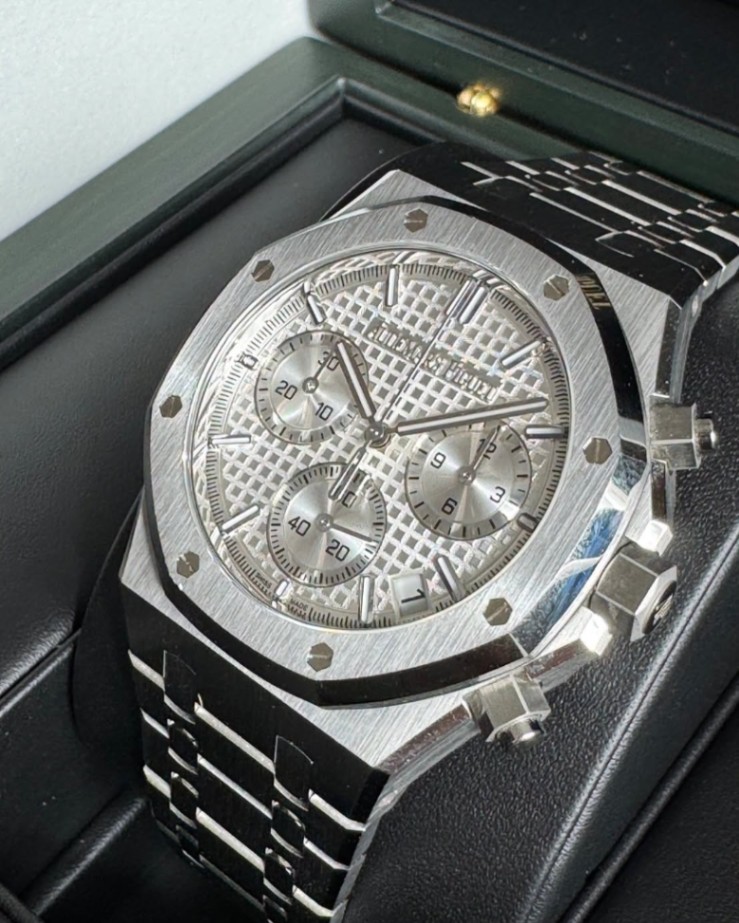 Audemars Piguet Royal Oak Chronograph thumbnail 2