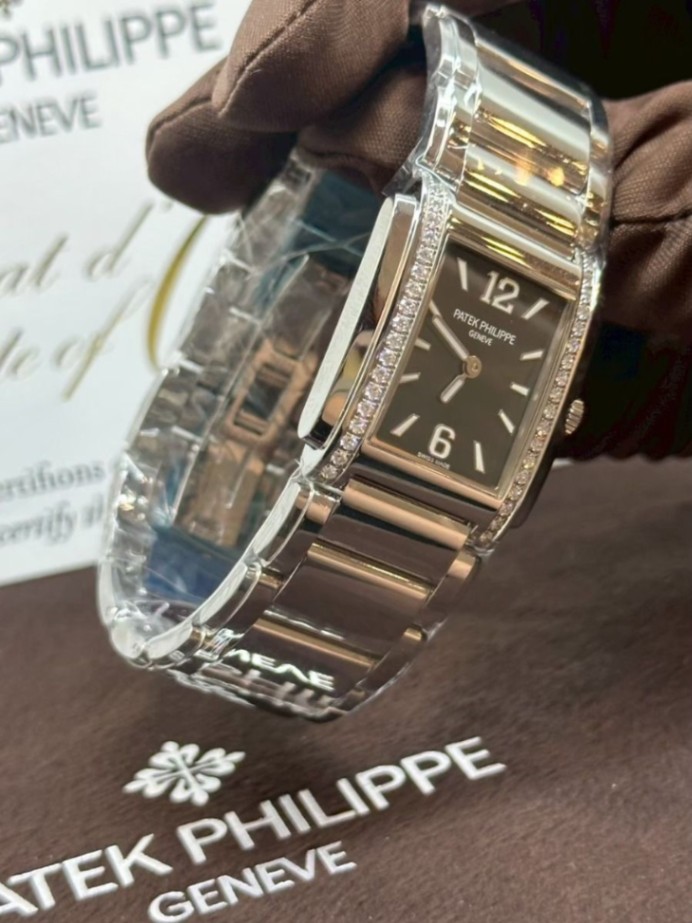 PATEK PHILIPPE Twenty~4 4910/1200A Green Dial thumbnail 3