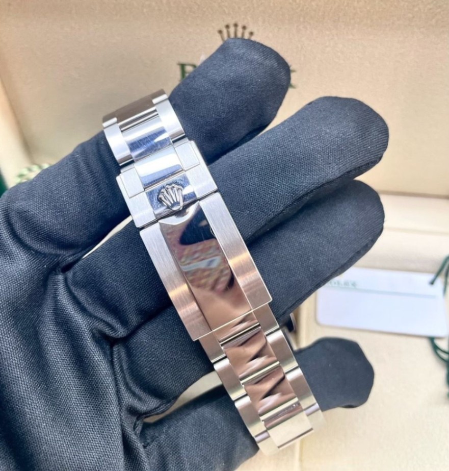 Rolex Daytona Black Ceramic 40mm thumbnail 4