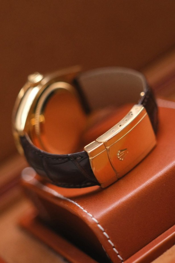 Rolex Sky Dweller 18K Gold 326138 thumbnail 2
