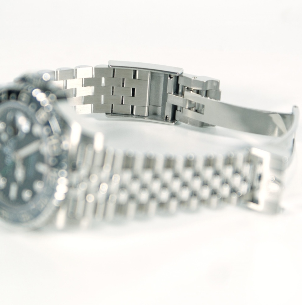 Rolex New GMT-Master II 126710GRNR ‘Bruce Wayne’ Black Dial Jubilee 2026 40mm. thumbnail 4